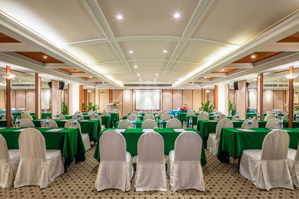 รีสอร์ท ชลจันทร์ พัทยา บีช รีสอร์ต
