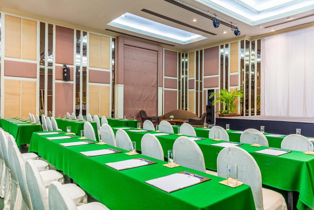 ชลจันทร์ พัทยา บีช รีสอร์ต 5*