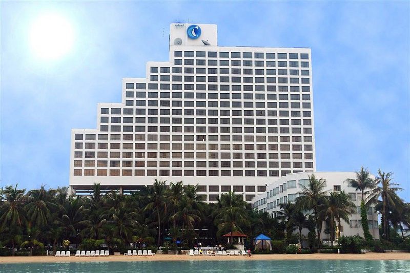 รีสอร์ท ชลจันทร์ พัทยา บีช รีสอร์ต