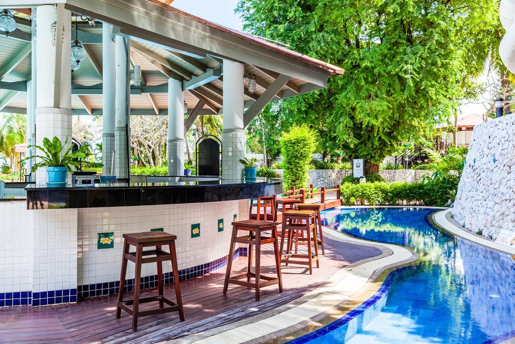 รีสอร์ท ชลจันทร์ พัทยา บีช รีสอร์ต