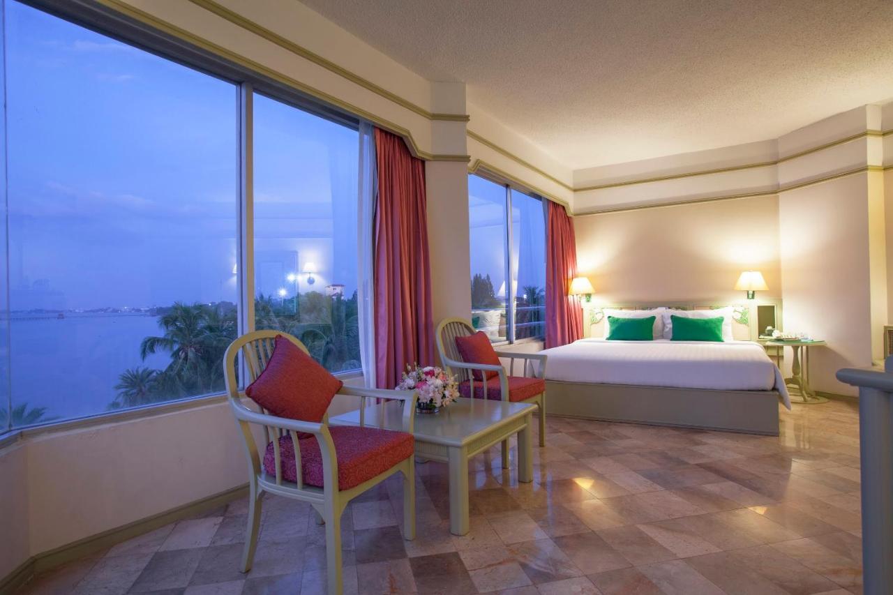ชลจันทร์ พัทยา บีช รีสอร์ต 5* Pattaya