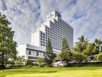รีสอร์ท ชลจันทร์ พัทยา บีช รีสอร์ต